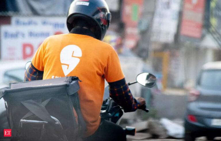 Read more about the article Indian food delivery firm Swiggy restarts IPO plans, aims for 2024 listing- sources, ET Retail