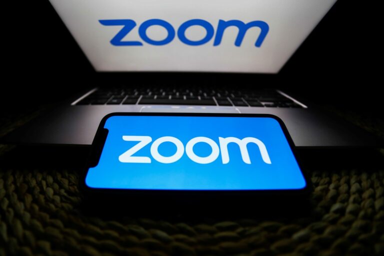 Read more about the article Zoom knots itself a legal tangle over use of customer data for training AI models