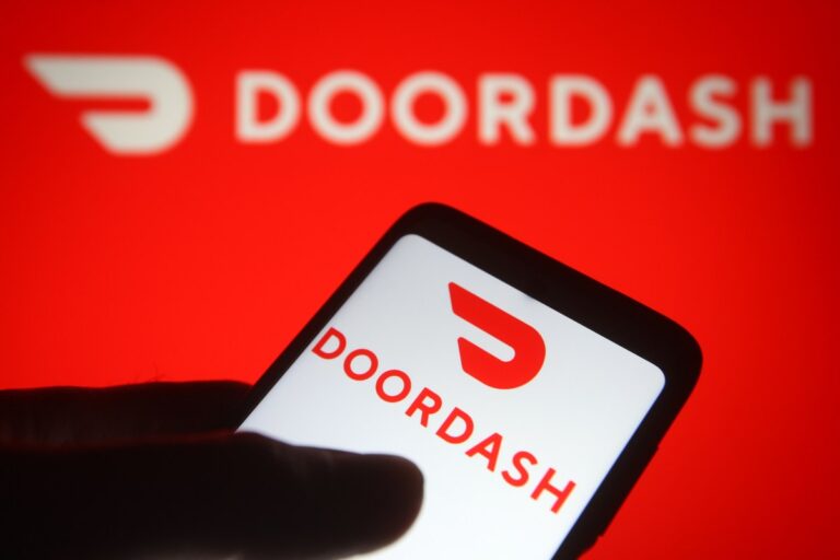 Read more about the article DoorDash tests a feature that rewards users for dining out, not ordering in