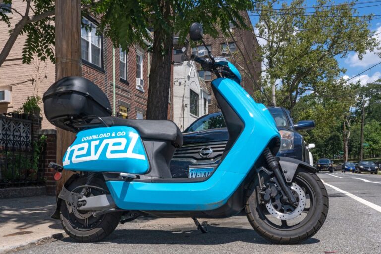 Read more about the article Revel ends moped sharing, focuses on EV charging and ride-hail