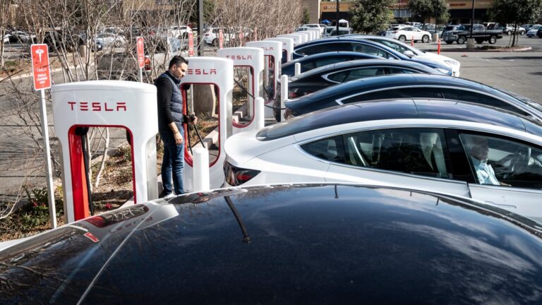 Read more about the article Tesla rolls out congestion pricing ahead of holiday travel season