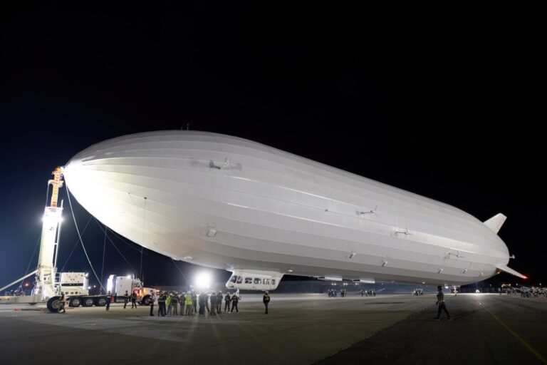 Read more about the article The world’s largest aircraft breaks cover in Silicon Valley