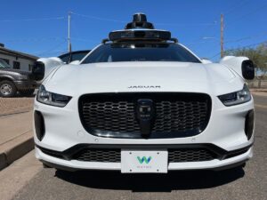 Read more about the article A Waymo robotaxi was vandalized and burned in San Francisco