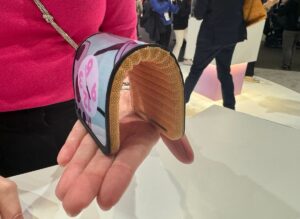 Read more about the article MWC 2024: Motorola’s Rollable Concept phone laughs at your silly foldable