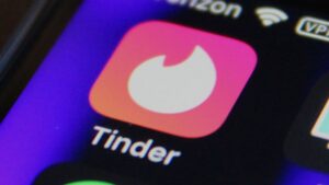 Read more about the article Tinder’s new warnings inform users when they’re potentially being inappropriate