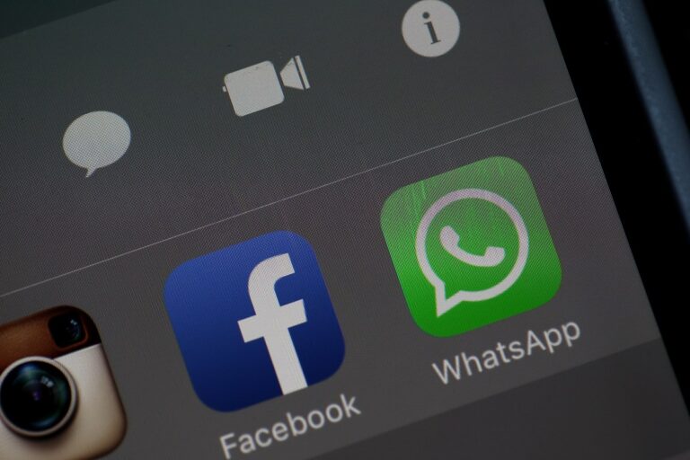 Read more about the article To comply with DMA, WhatsApp and Messenger will become interoperable via Signal